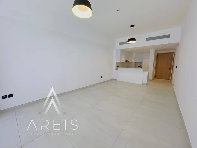 Spacious 2BR Apartment | Chiller Free | Balcony