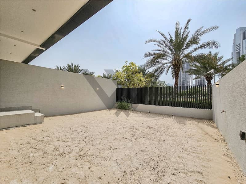6 JVC 5BR Semi-detached Villa-07. jpg