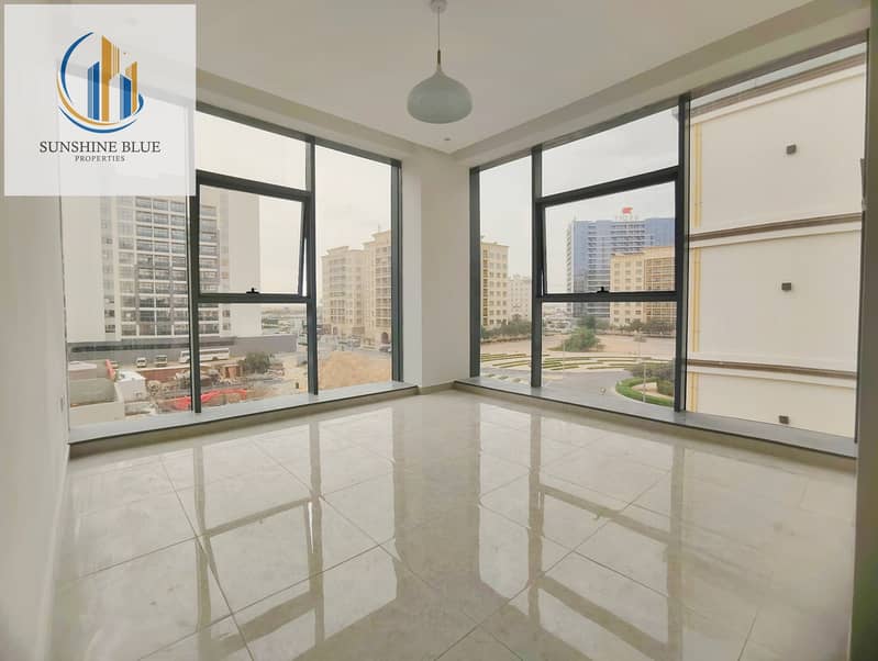 BRIGHT AND STUNNING VIEW CLOSE KITCHEN ALL BEST AMINATIES