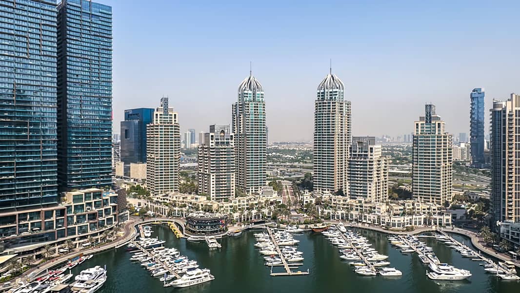 Exclusive 1BR, Panoramic Marina View, Dubai Marina - Image 1