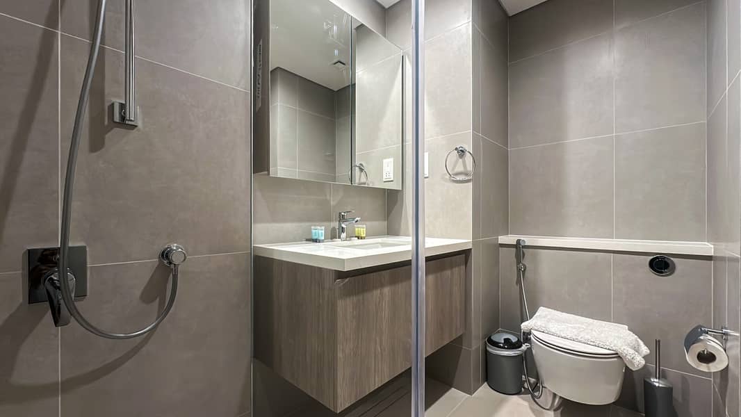 Exclusive 1BR, Panoramic Marina View, Dubai Marina - Image 10
