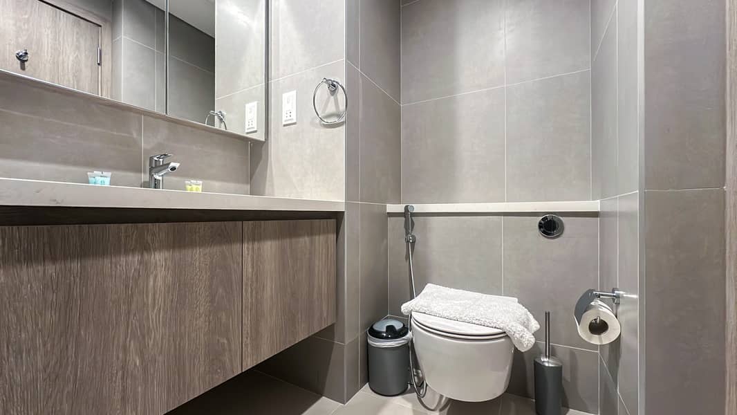 Exclusive 1BR, Panoramic Marina View, Dubai Marina - Image 11