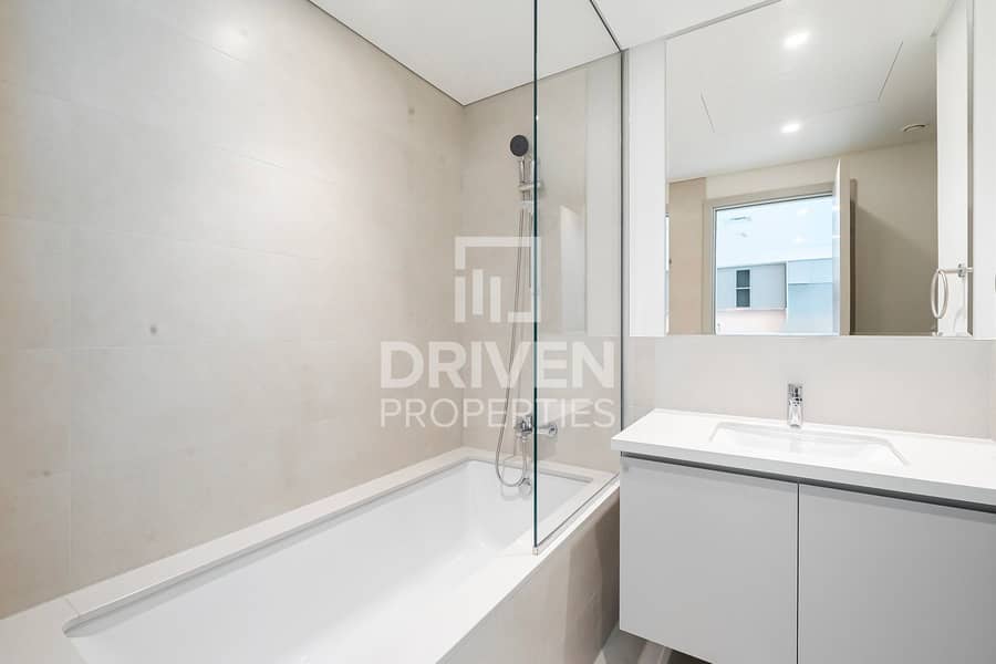 Vacant New Unit | Full Park and Water Views