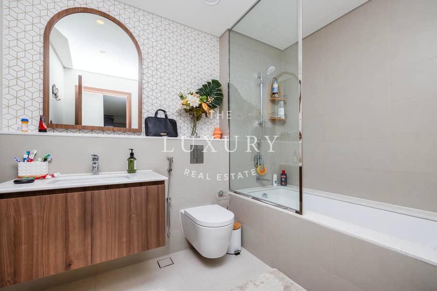 9 Fully_Furnished___Vacant___Lagoon_Access-9. jpg