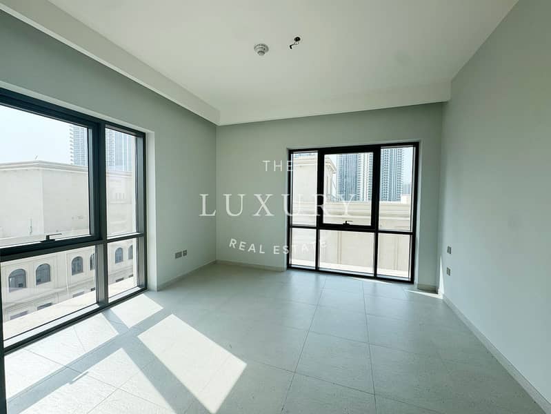 5 Vacant___Beachfront_Living___Spacious_2BR-12. jpg