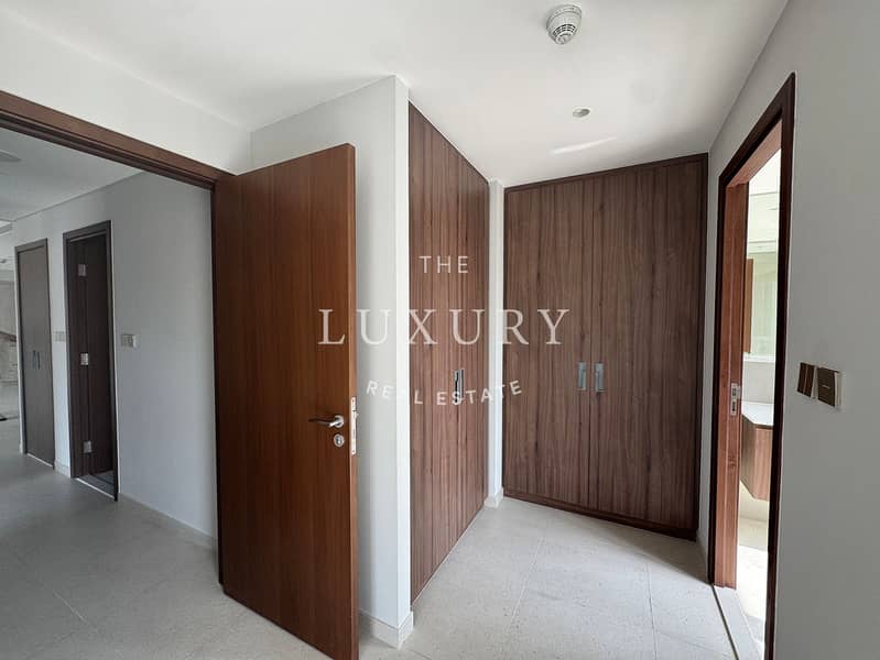 6 Vacant___Beachfront_Living___Spacious_2BR-8. jpg