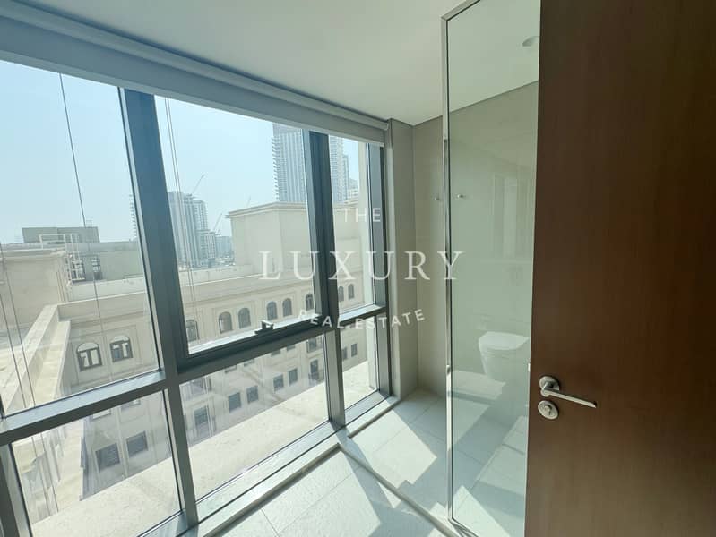 8 Vacant___Beachfront_Living___Spacious_2BR-10. jpg