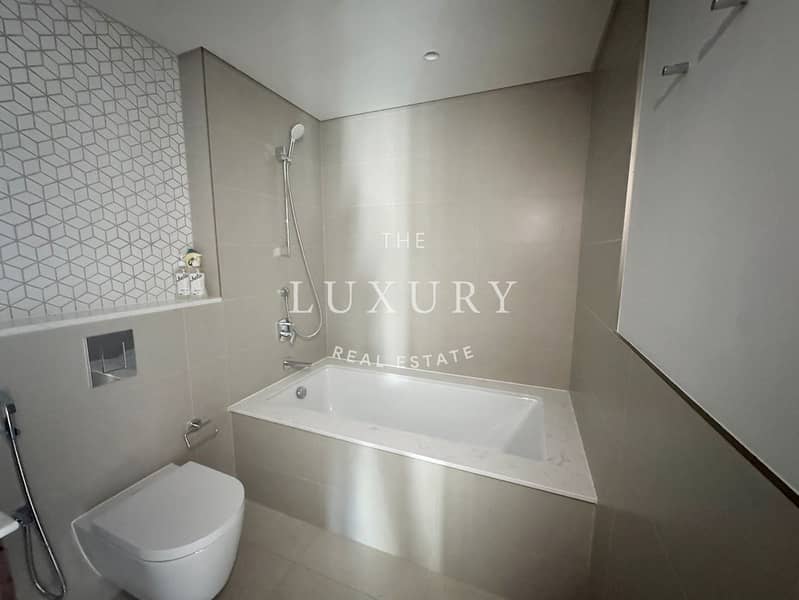11 Vacant___Beachfront_Living___Spacious_2BR-13. jpg