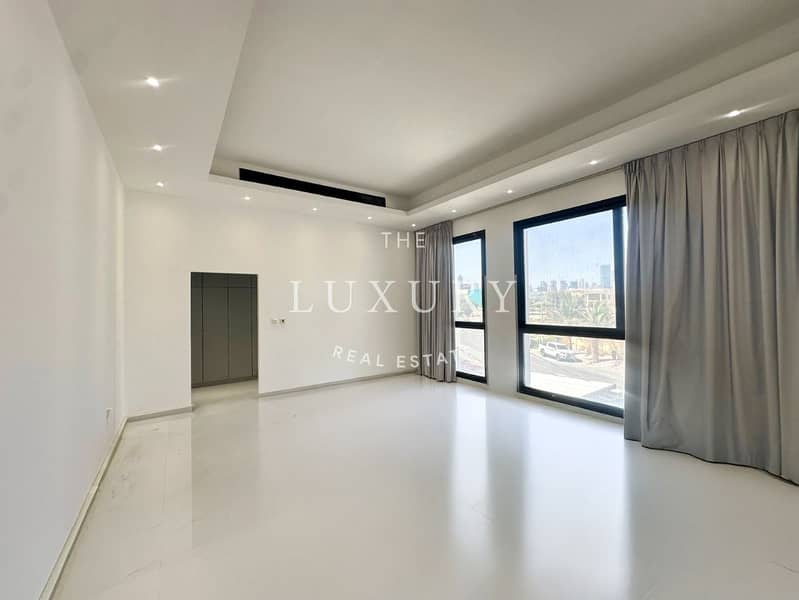 5BR | Modern Villa | Prime Location - Image 8