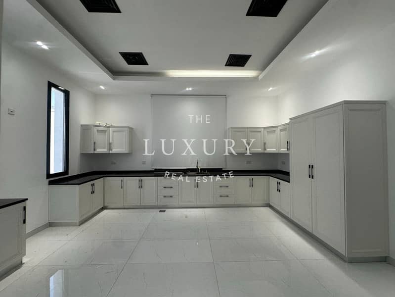 5BR | Modern Villa | Prime Location - Image 12