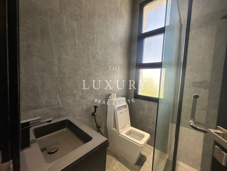 5BR | Modern Villa | Prime Location - Image 16