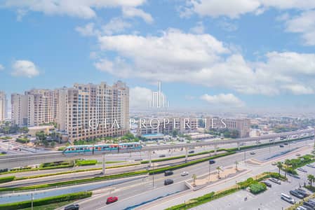 2 Bedroom Flat for Rent in Palm Jumeirah, Dubai - Elevated Living | Expansive Layout | Maids Room