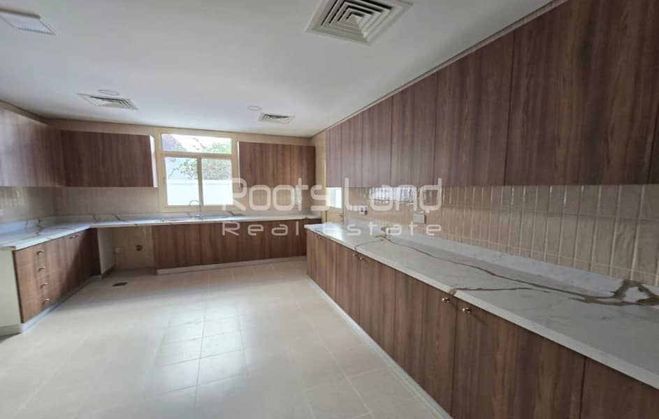 Fully Upgraded | Prime Location | Luxurious - Image 14