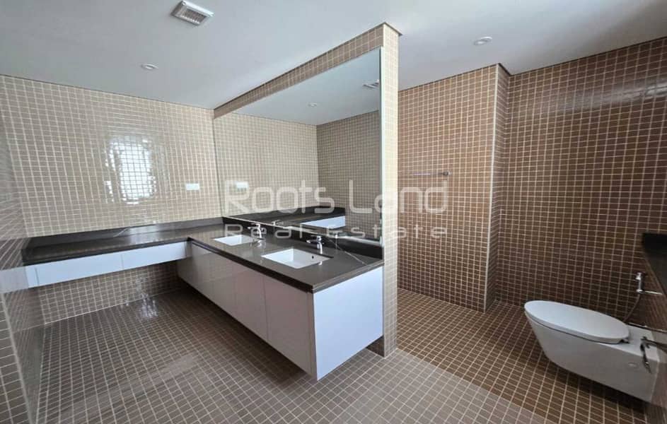 Fully Upgraded | Prime Location | Luxurious - Image 18