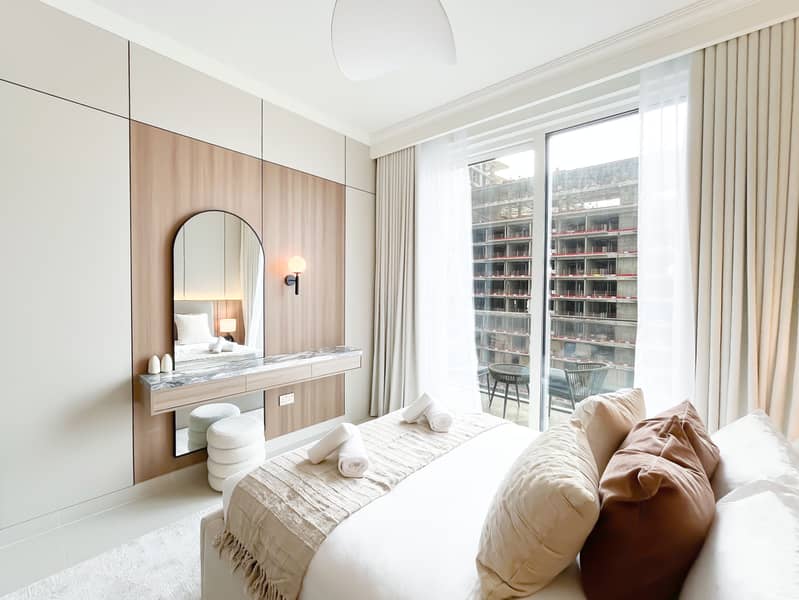 Palace Beach House 1BR Waterfront Elegance with Marina Skyline Views- ALL BILLS INCLUDED