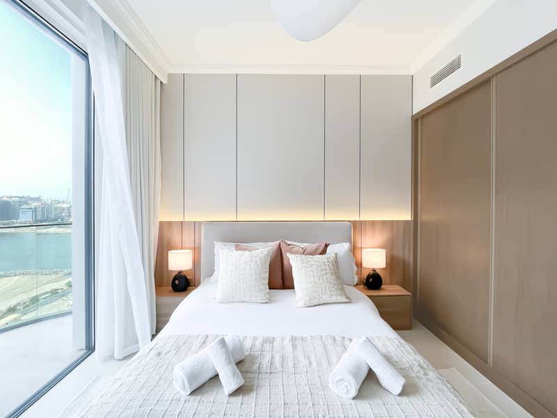 Palace Beach House 1BR Waterfront Elegance with Marina Skyline Views- ALL BILLS INCLUDED