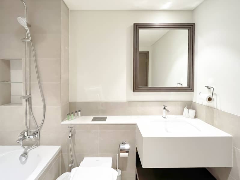 Palace Beach House 1BR Waterfront Elegance with Marina Skyline Views- ALL BILLS INCLUDED - Image 22