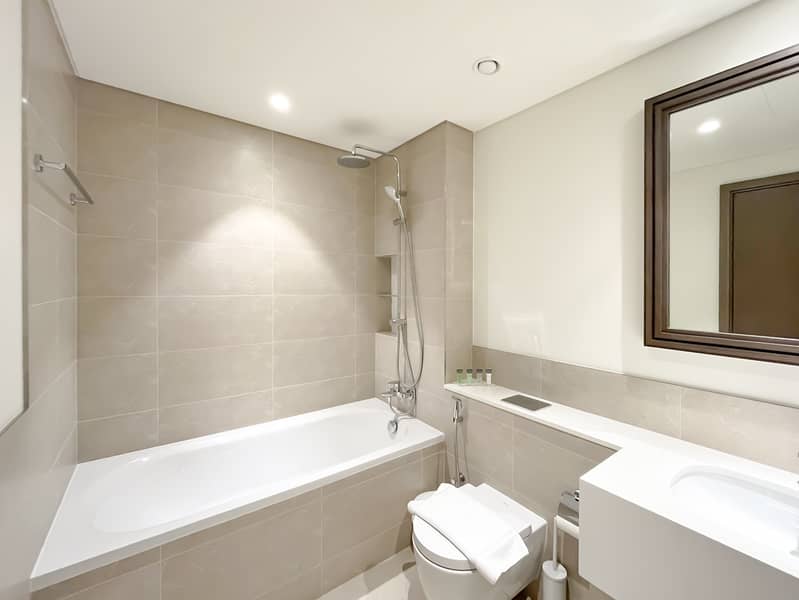 Palace Beach House 1BR Waterfront Elegance with Marina Skyline Views- ALL BILLS INCLUDED - Image 23