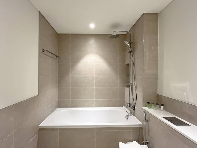 Palace Beach House 1BR Waterfront Elegance with Marina Skyline Views- ALL BILLS INCLUDED - Image 24