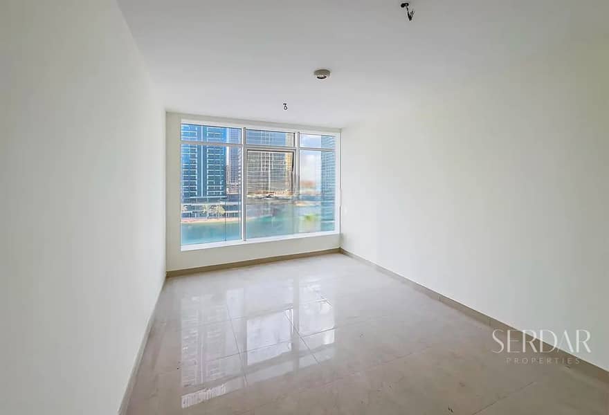 Double-Height Loft with Sea and Skyline Views - Image 8