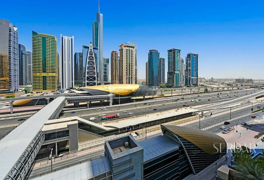 Double-Height Loft with Sea and Skyline Views - Image 10