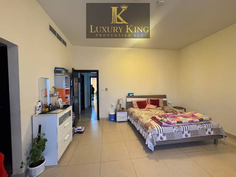 VACANT 3 Bedroom + Maid Room Townhouse