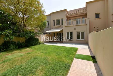 فیلا 3 غرف نوم للايجار في الينابيع، دبي - فیلا في الينابيع 2،الينابيع 3 غرف 275000 درهم - 12712043