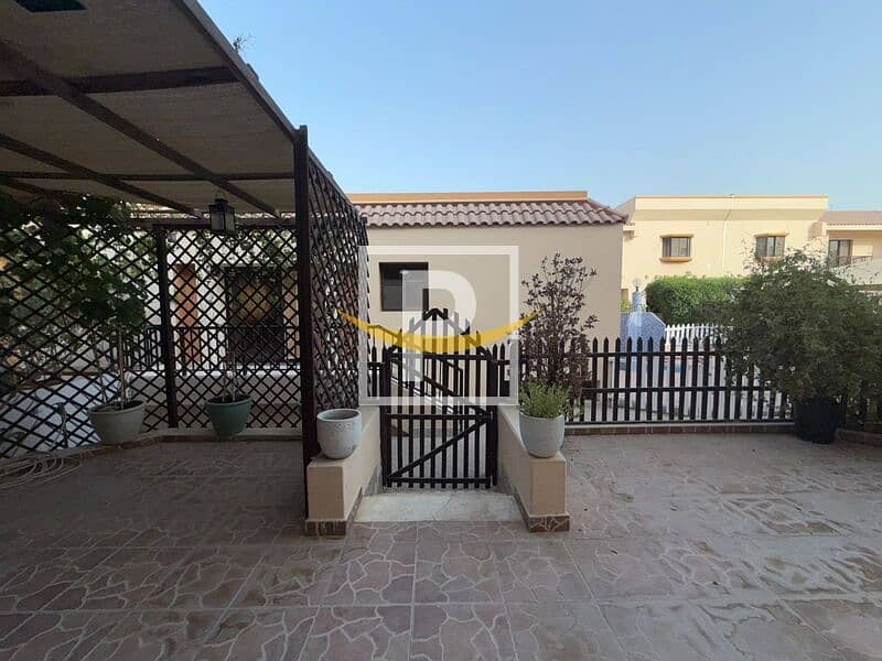 Spacious 4BR+Maid Family Villa | Pool | in Jumeirah 3