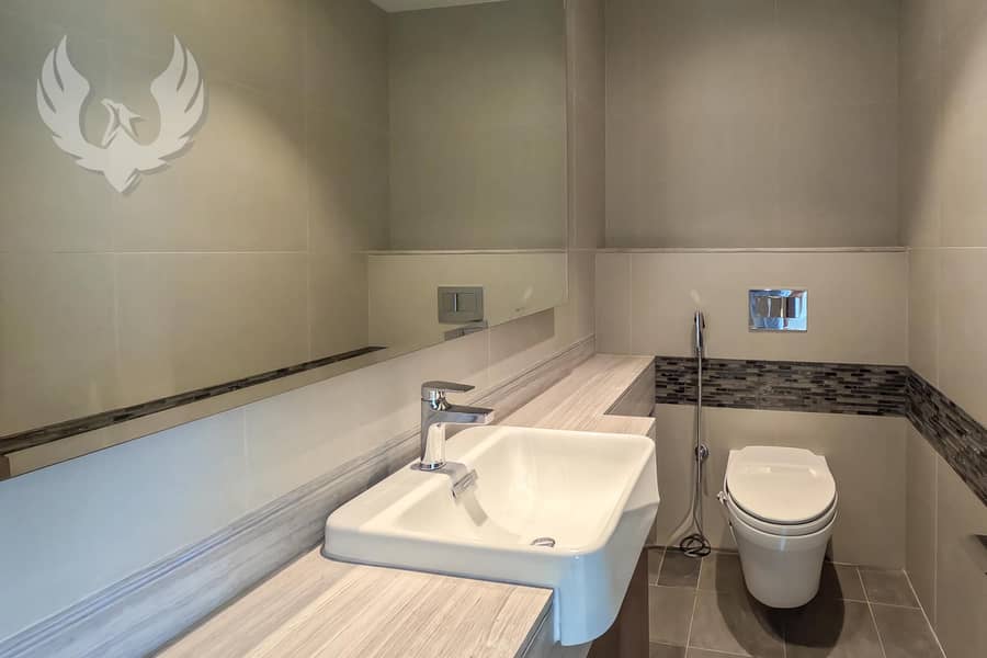 Canal Views | Luxurious 1 Bed | Heart of Downtown - Image 7