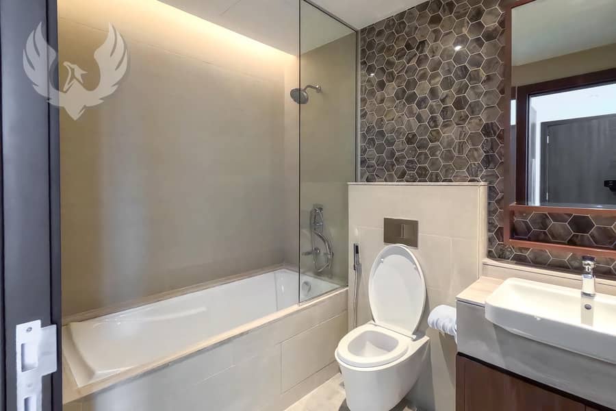 Canal Views | Luxurious 1 Bed | Heart of Downtown - Image 10