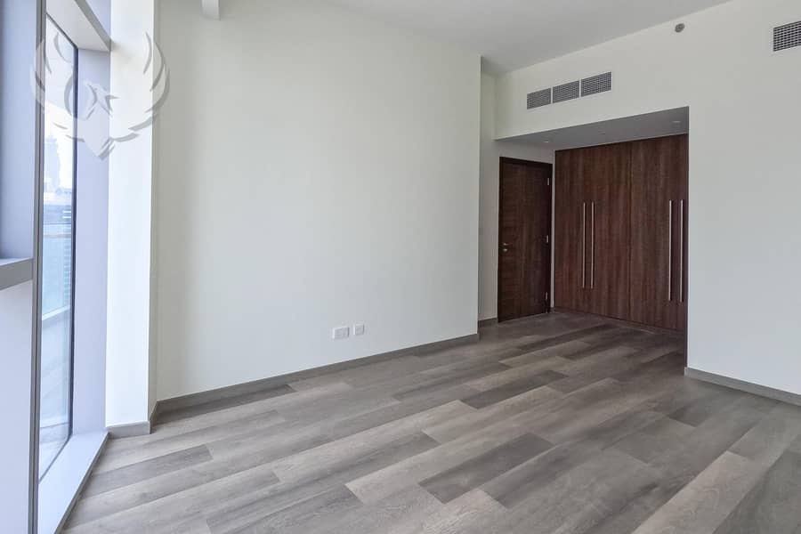 Canal Views | Luxurious 1 Bed | Heart of Downtown - Image 11