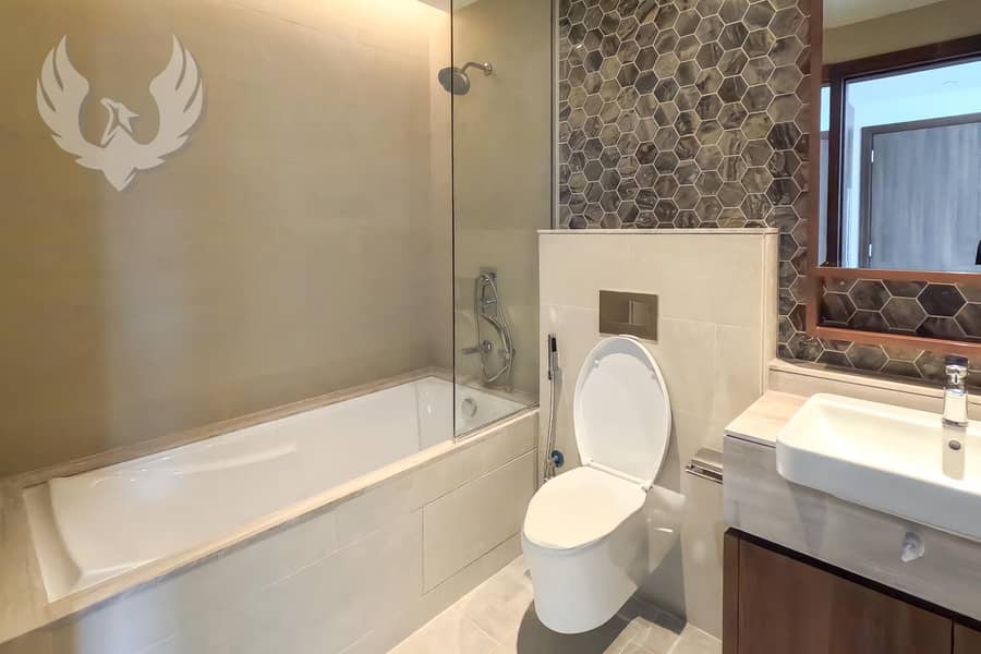 Canal Views | Luxurious 1 Bed | Heart of Downtown - Image 14