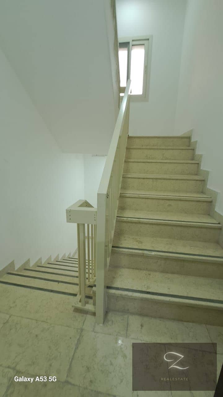 15 e7eb8bed-25fc-4c30-aacb-31d83b55fc7e. jpg