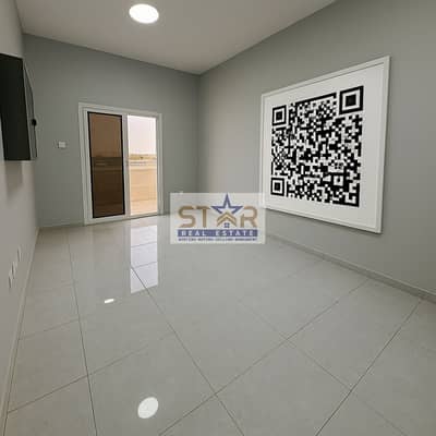 2 Cпальни Апартамент в аренду в Аль Джурф, Аджман - Empty Modern Room with Framed QR Code. png