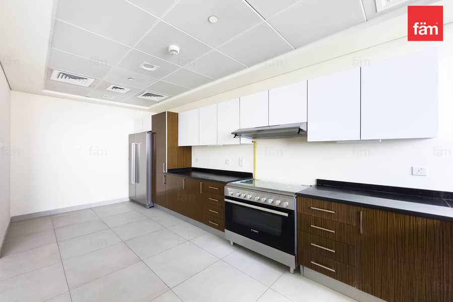 Multiple Cheques l HIGH FLOOR l VACANT l 3BHK