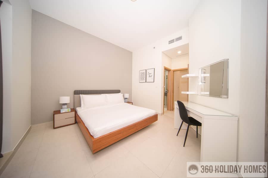 Chic 2BR with Balcony & Rooftop Pool Featuring Burj Khalifa Views