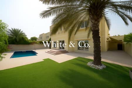5 Bedroom Villa for Rent in The Meadows, Dubai - Private pool | lake backing | 5 bedroom