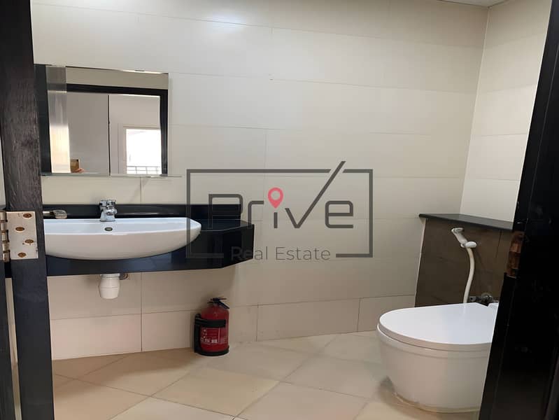 Fully Furnished | Spacious | Vacant on Dec - Image 9