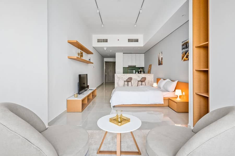 Newly Furnished II Ready To Move II Bright And Airy