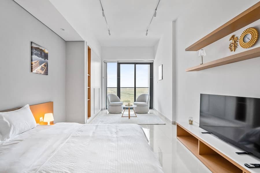 Newly Furnished II Ready To Move II Bright And Airy