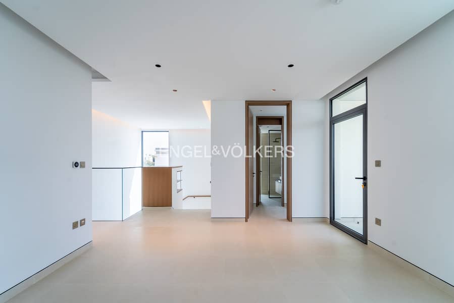 Corner Villa | Great Location | Vacant - Image 7