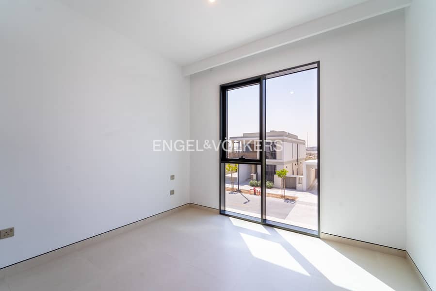 Corner Villa | Great Location | Vacant - Image 12