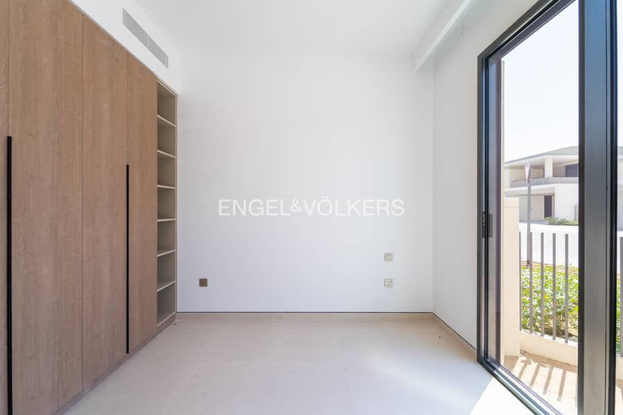 Corner Villa | Great Location | Vacant - Image 15