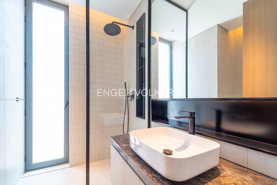 Corner Villa | Great Location | Vacant - Image 16