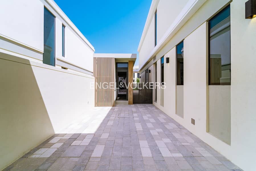 Corner Villa | Great Location | Vacant - Image 18