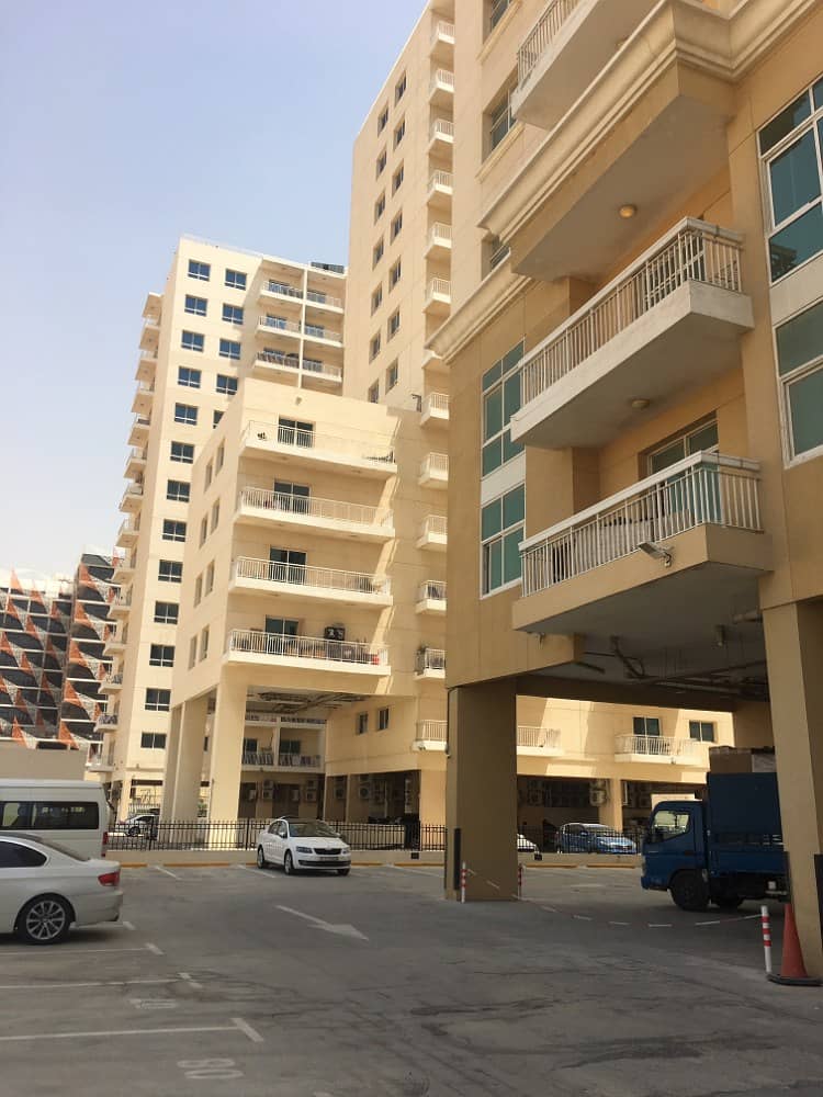 Ready to Move in 1 BHK With Parking in Mazaya-03