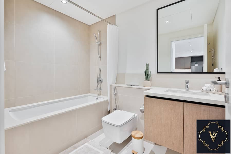 1-Bedroom Apartment in Downtown Dubai 5min to Dubai Mall Burj khalifa View and Boulevard street - Image 8