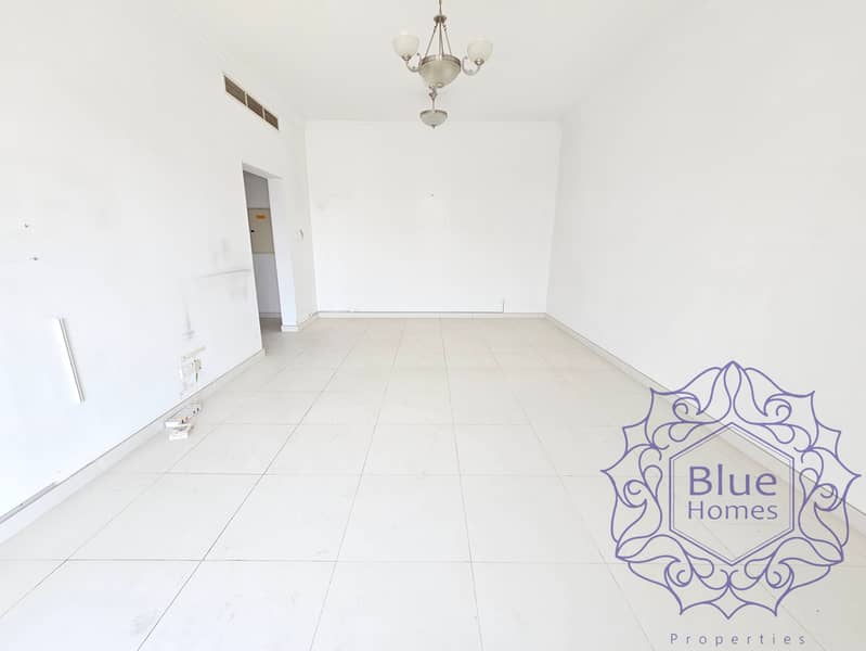 Burj khalifa view! 3BR+ store Lavish spacious near to oud metha merto