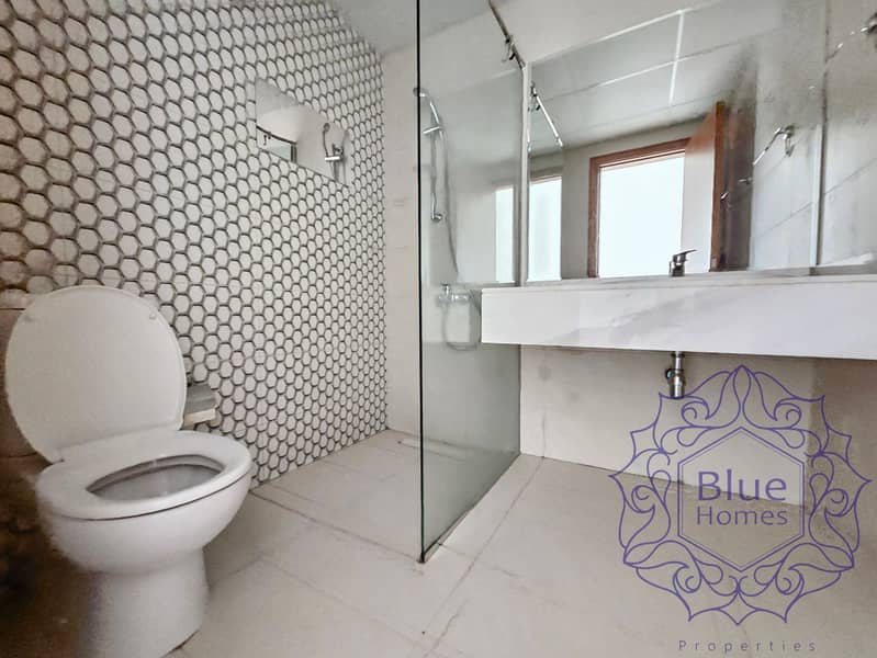 Burj khalifa view! 3BR+ store Lavish spacious near to oud metha merto