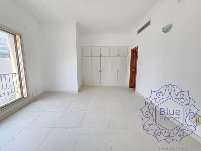 Burj khalifa view! 3BR+ store Lavish spacious near to oud metha merto - Image 14